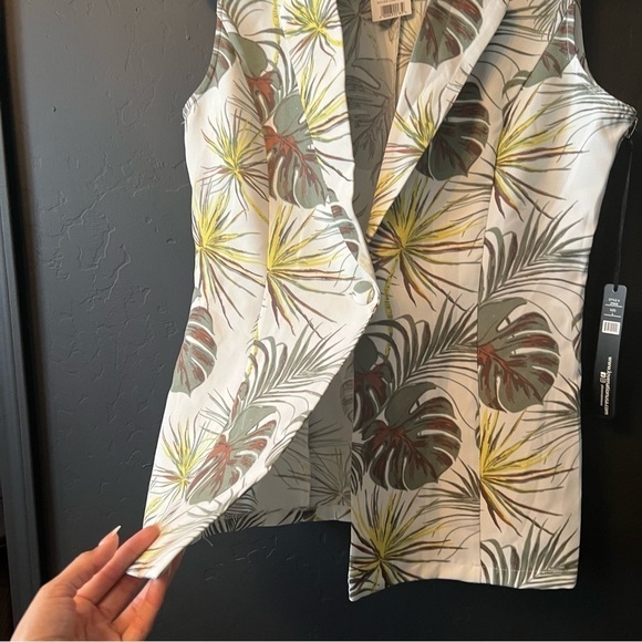 NWT love 83 Machine set preppy set  Size: L Color: white/ tropical print - Picture 6 of 12